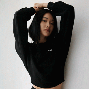 alo Yoga 短款圓領衛衣 寬松運動健身休閑上衣 簡約百搭 女款